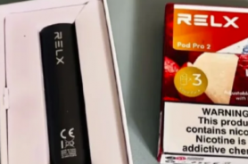 悦刻五代一抽就闪红灯是为什么？